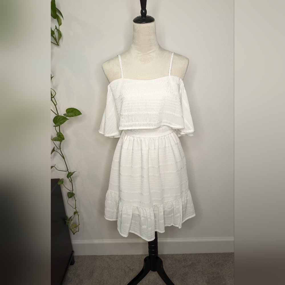 GB White cold shoulder fit and flair. Size XS.
